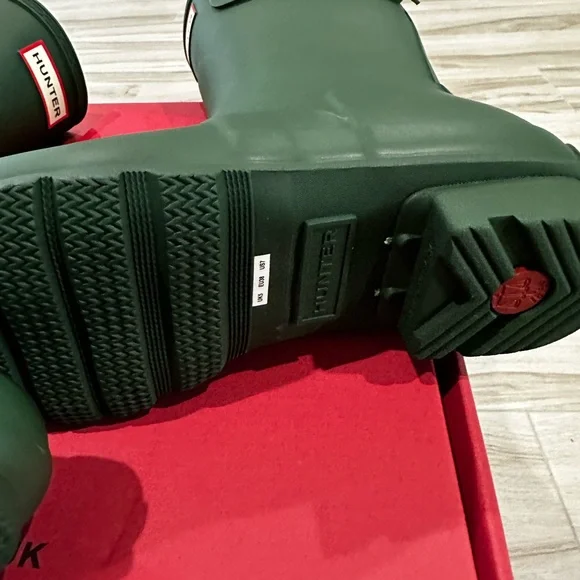 Hunters Women’s Original Short Rain Boots in Dark Green - Picture 5 of 8